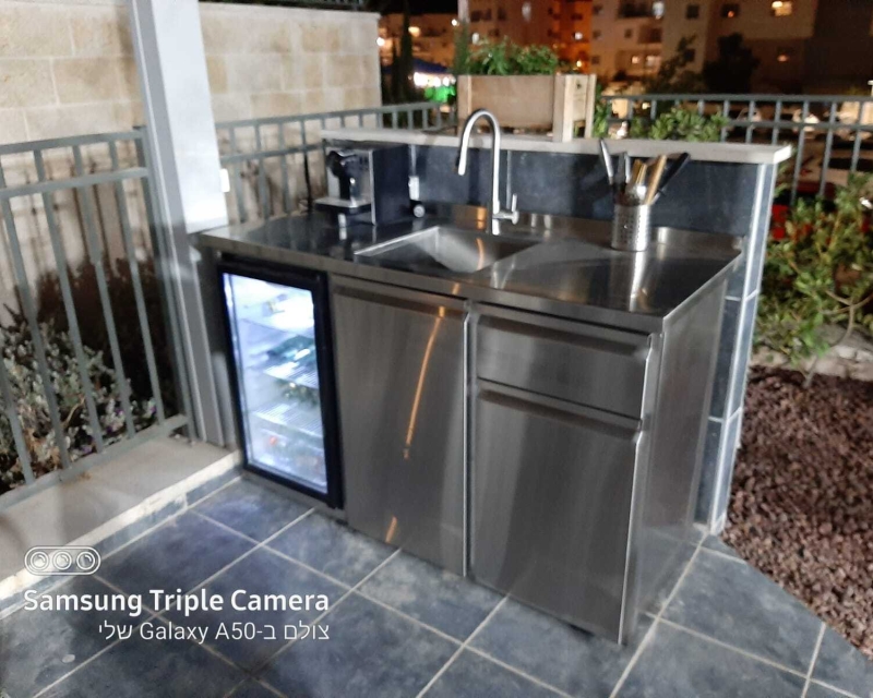 יחידת בר נירוסטה חוץ מקצועית עם כיור ומקרר יינות